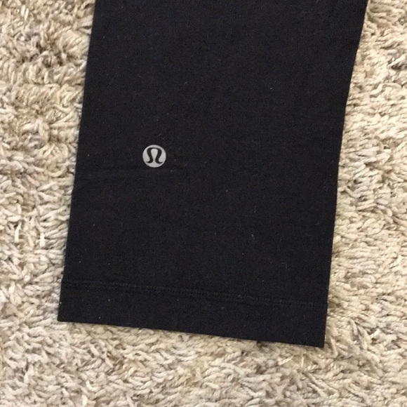 Lululemon Black Wunder Under Crop Size 8 💕💕💕 - Picture 3 of 5